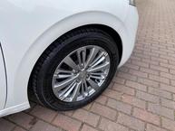 Peugeot 208 - 11